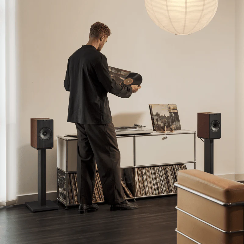 KEF Coda W &mdash; Diffusori Hi-Fi attivi da scaffale