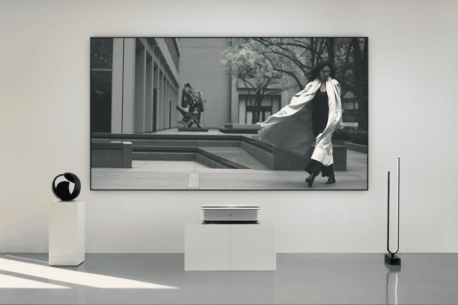 Leica Cine 1 &ndash; Proiettore Laser TV Ultra Short Throw 4K Premium