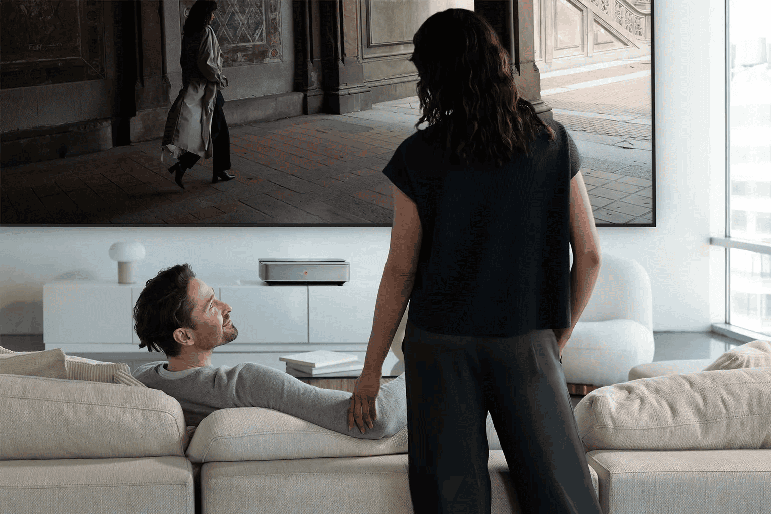 Leica Cine 1 &ndash; Proiettore Laser TV Ultra Short Throw 4K Premium