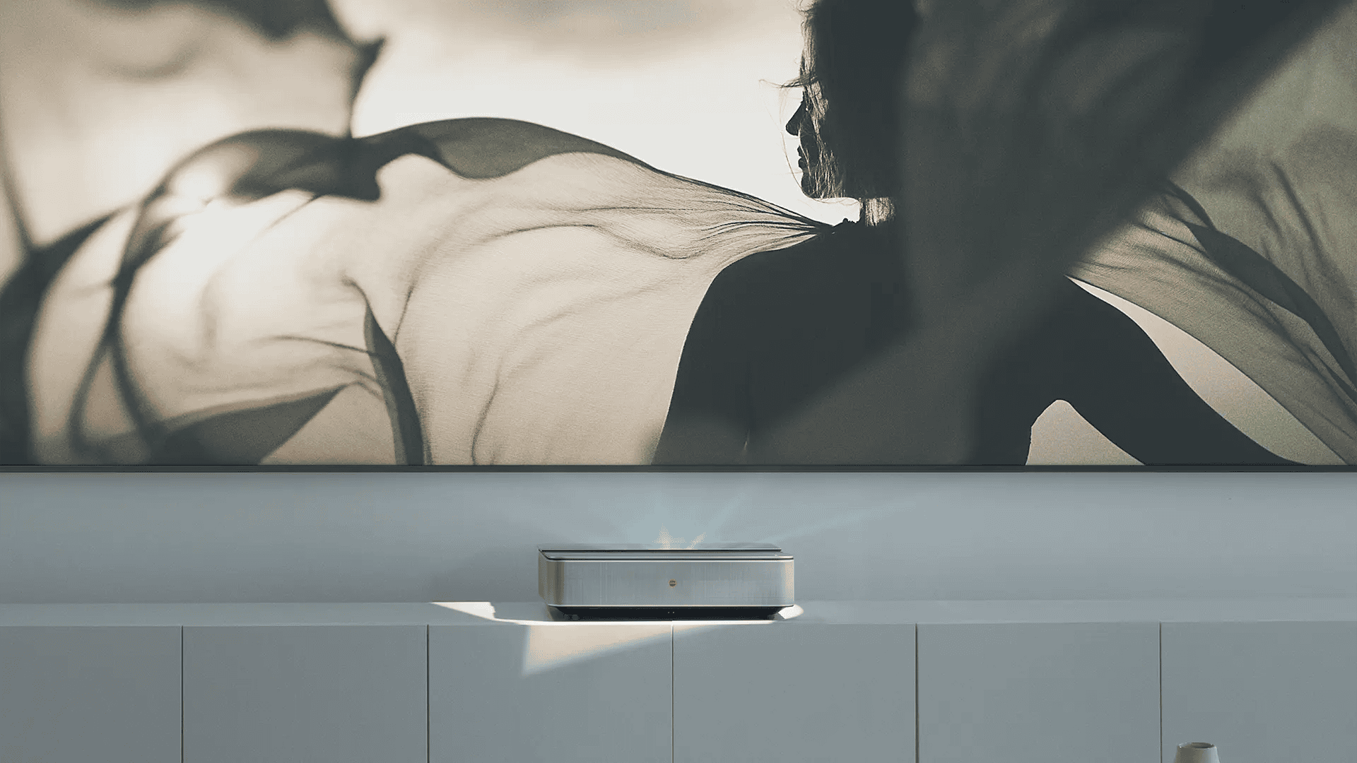 Leica Cine 1 &ndash; Proiettore Laser TV Ultra Short Throw 4K Premium