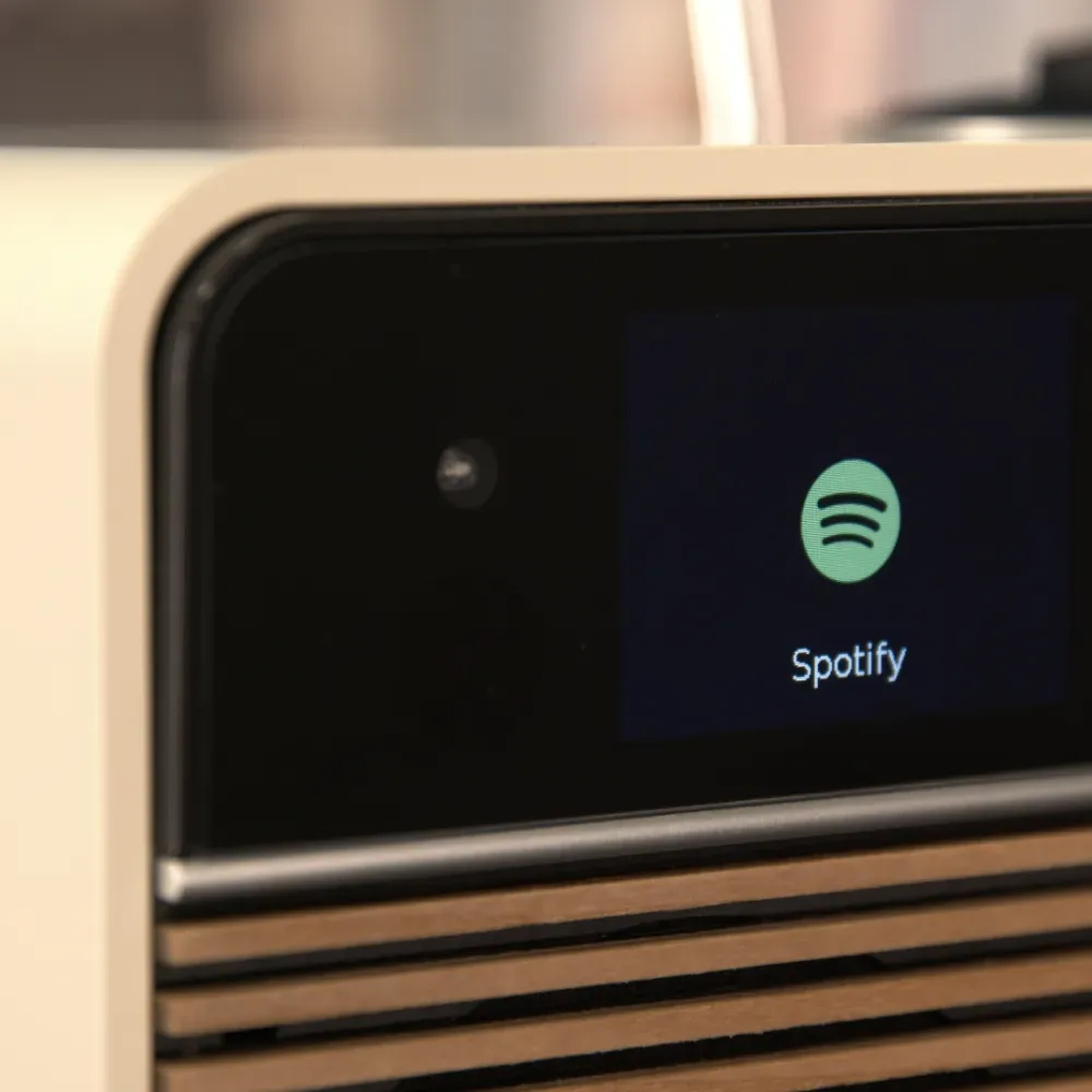 Ruark R2 &ndash; Sistema musicale stereo con Wi-Fi, Bluetooth, radio internet e design premium