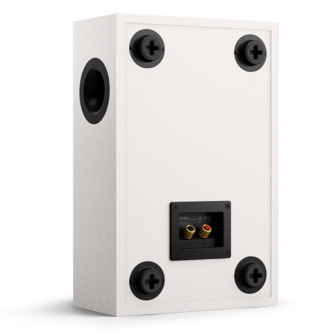 KEF Q4 Meta – installazione a parete in ambiente domestico moderno