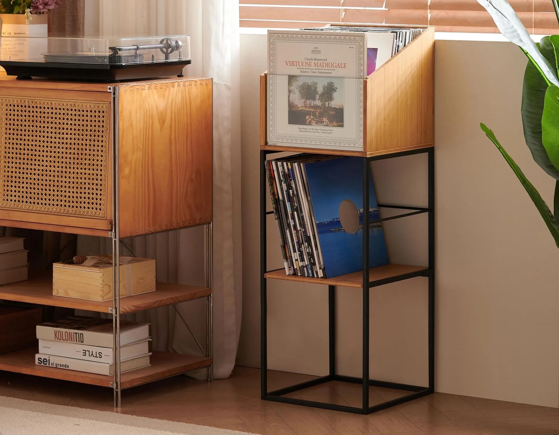Norstone Vinyl LP Stand – dettaglio struttura in metallo e ripiani in bambù