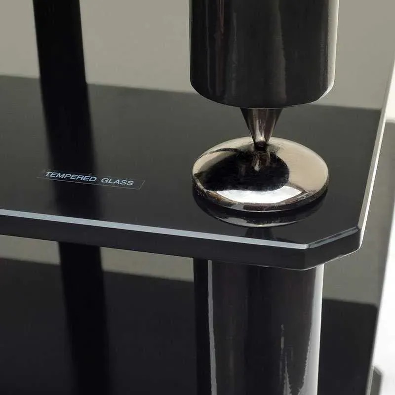 Norstone Bergen 2 – dettaglio ripiani in vetro temperato nero 8mm e struttura tubolare in acciaio