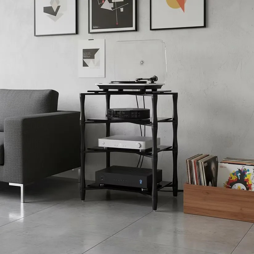 Norstone Slender – dettaglio gambe in acciaio pieno tornito con profilo conico e vetro fumé grigio