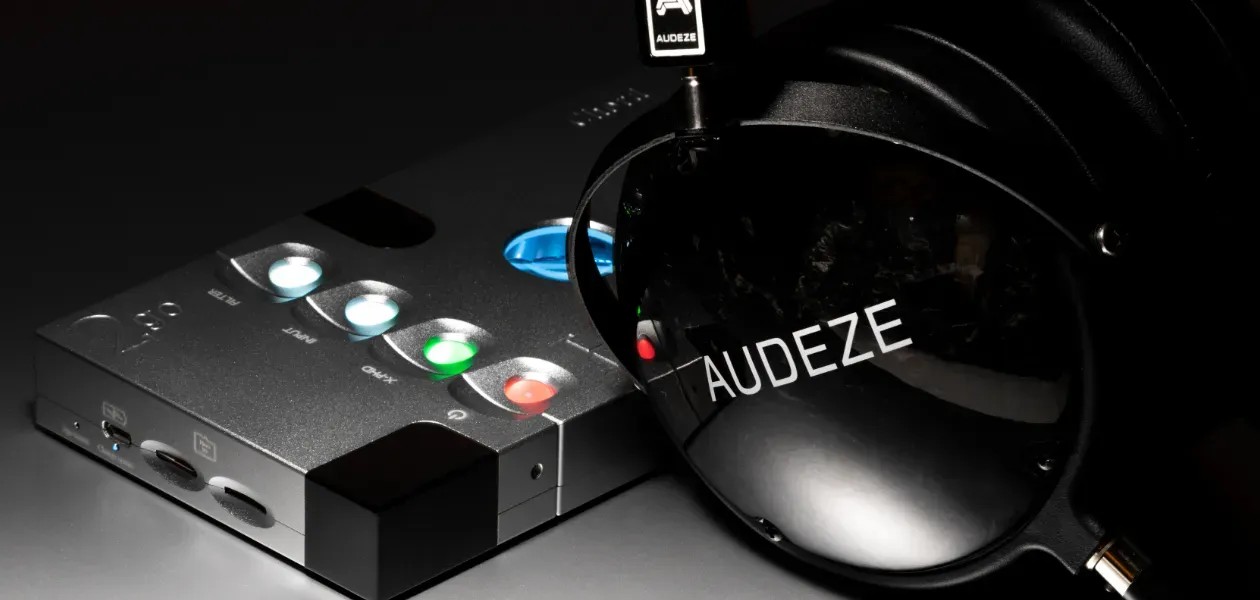 Audeze LCD-2 – lifestyle