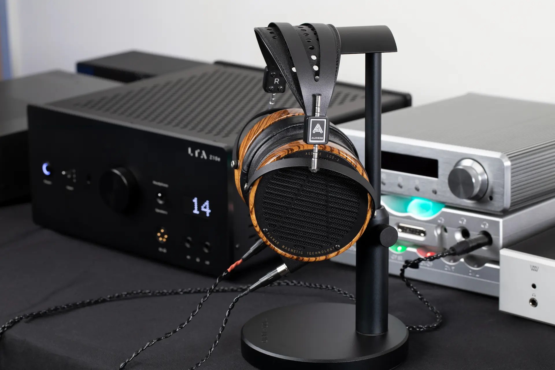 Audeze LCD-3 – anelli in legno di zebra e padiglioni in pelle premium