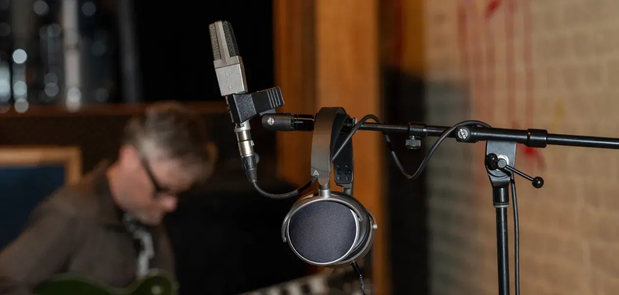 Audeze LCD-S20 – Cuffie Chiuse Planari con SLAM | HiFi Mangione – vista frontale su sfondo neutro