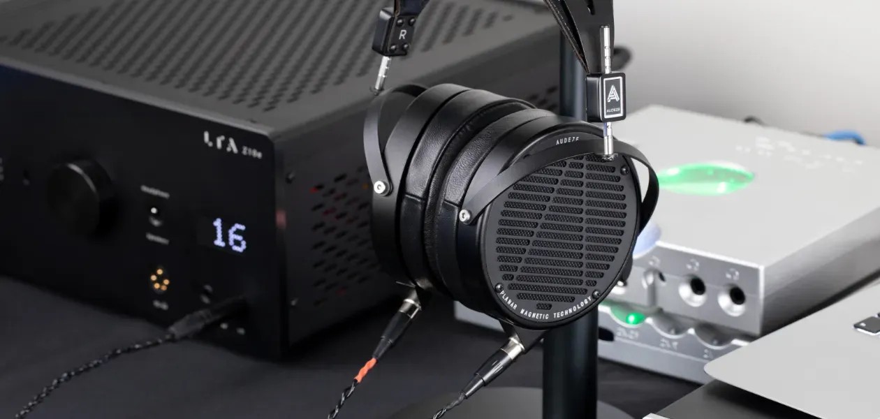Audeze LCD-X – dettaglio archetto con sospensione e padiglioni premium