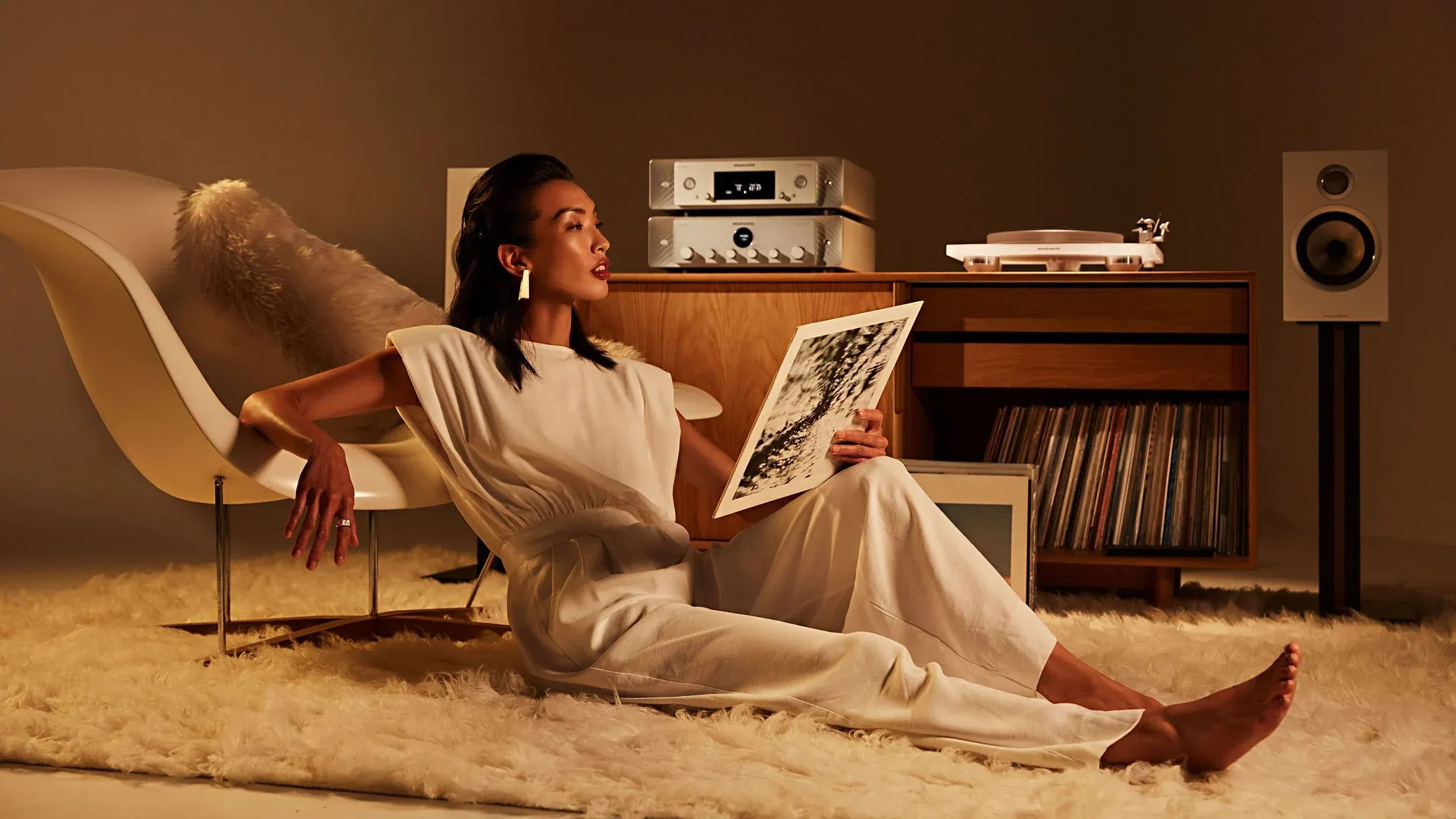 Marantz Model 30 – amplificatore integrato stereo hi-end, vista frontale in finitura nera