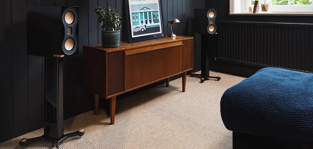 Monitor Audio Studio 89 – diffusore da stand 2 vie MTM, finitura nero lucido con driver dorati