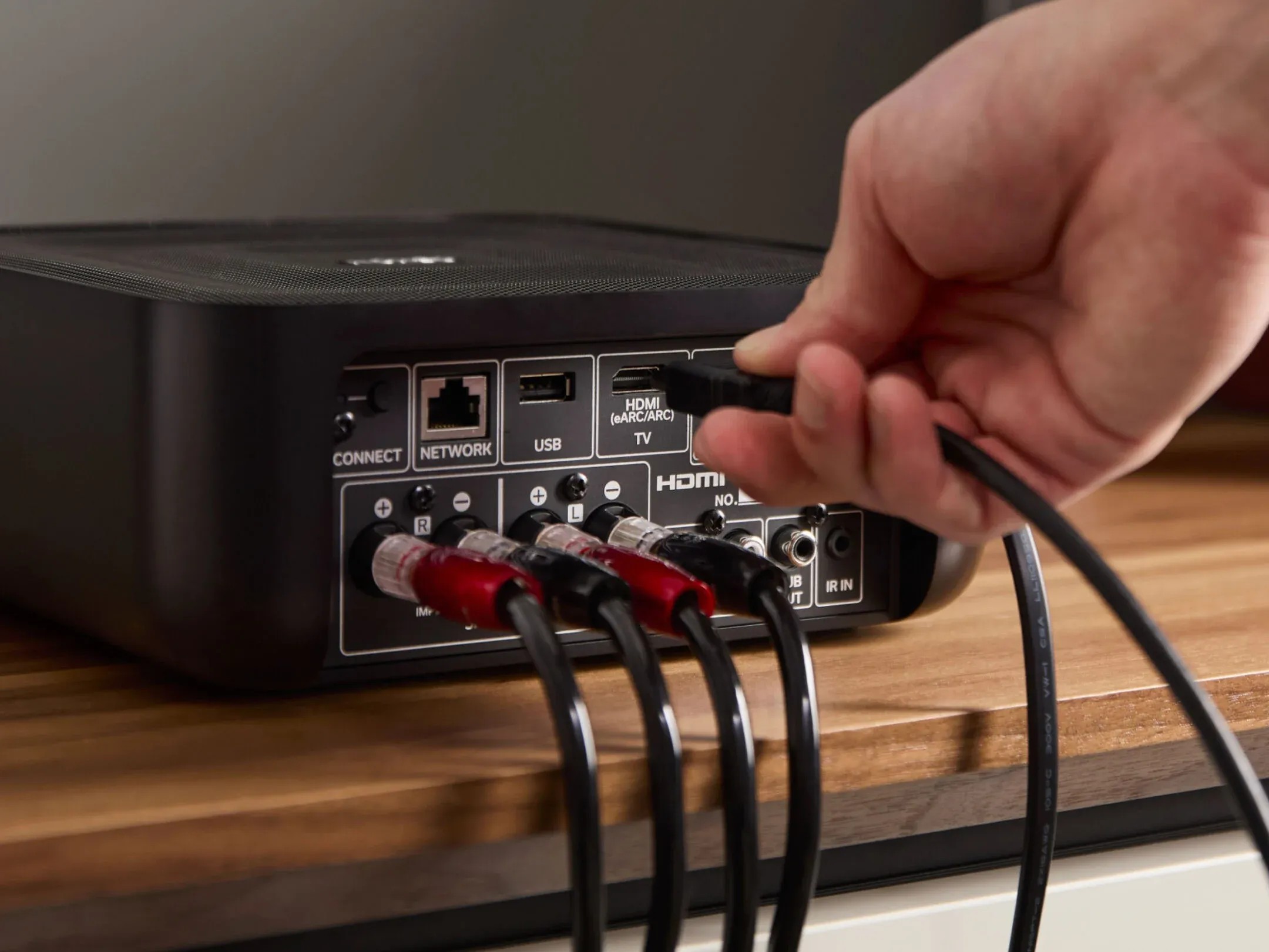 Denon Home Amp – pannello posteriore con HDMI eARC, TOSLINK, RCA e binding post