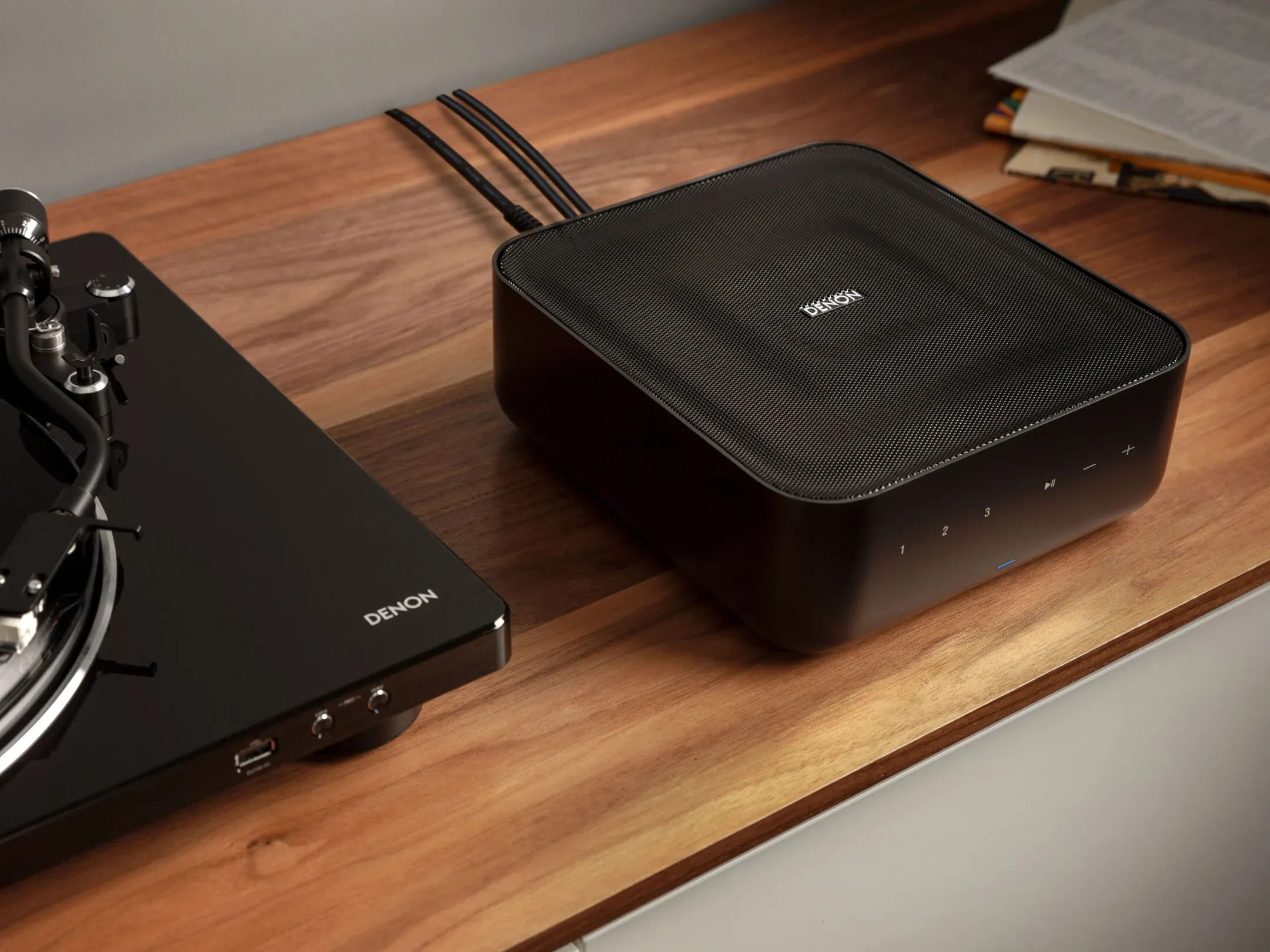 Denon Home Amp – amplificatore streaming compatto vista frontale