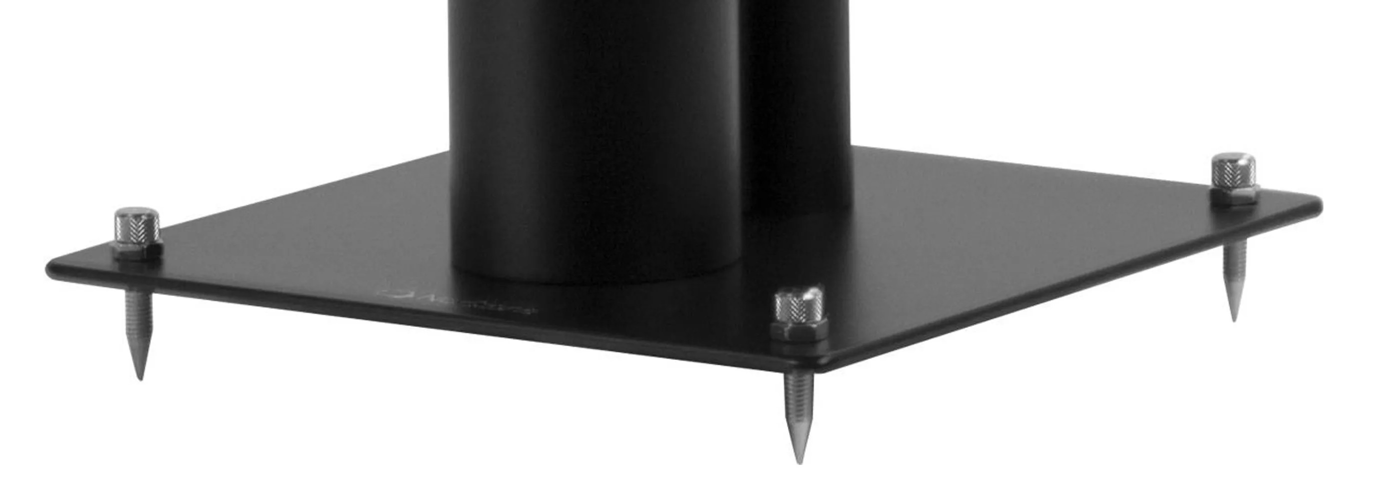 Norstone Stylum 3 – finitura bianco satinato con diffusore compatto KEF LS50 in ambiente luminoso