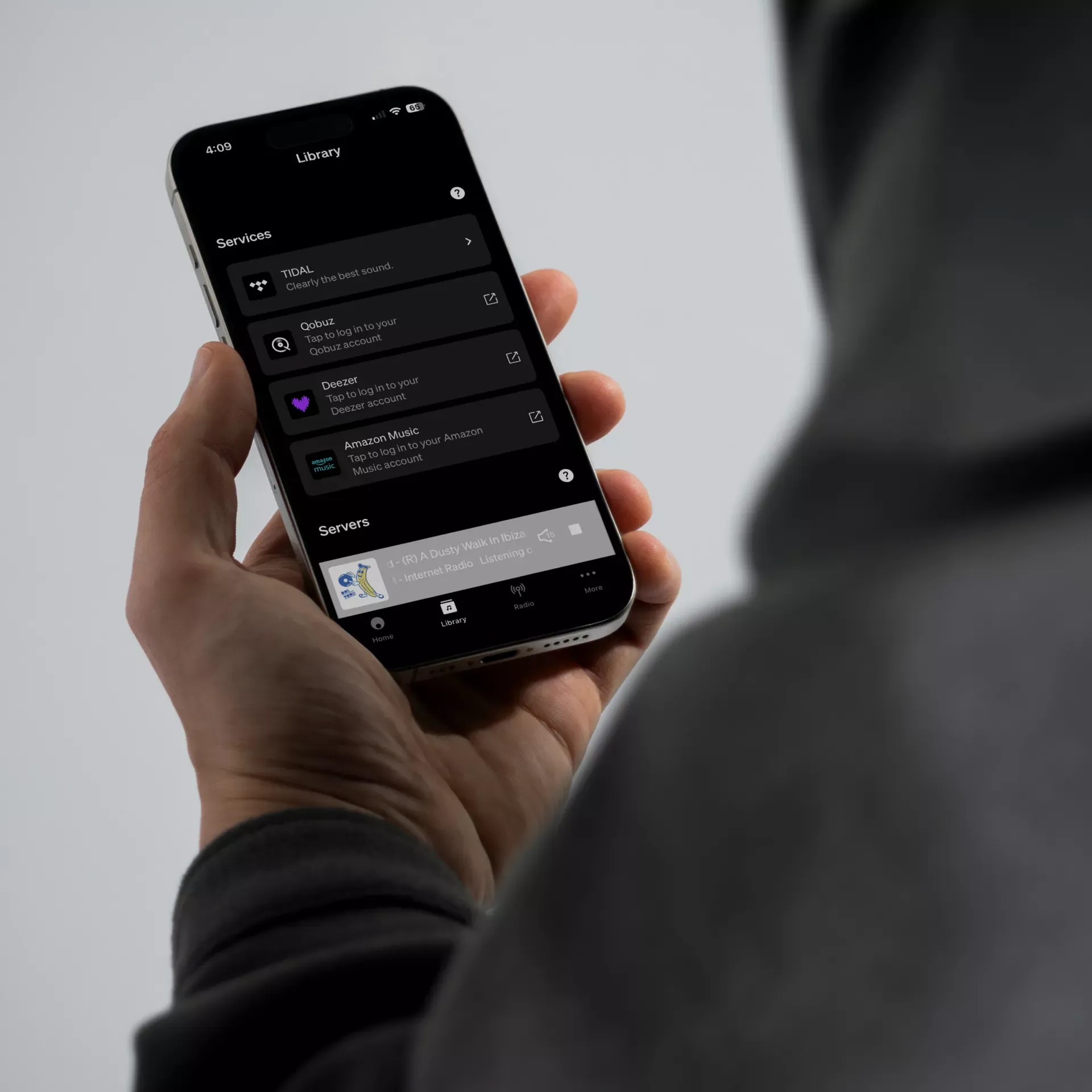 Cambridge Audio CXN100 SE – display frontale 4,76 pollici con copertina album in alta risoluzione