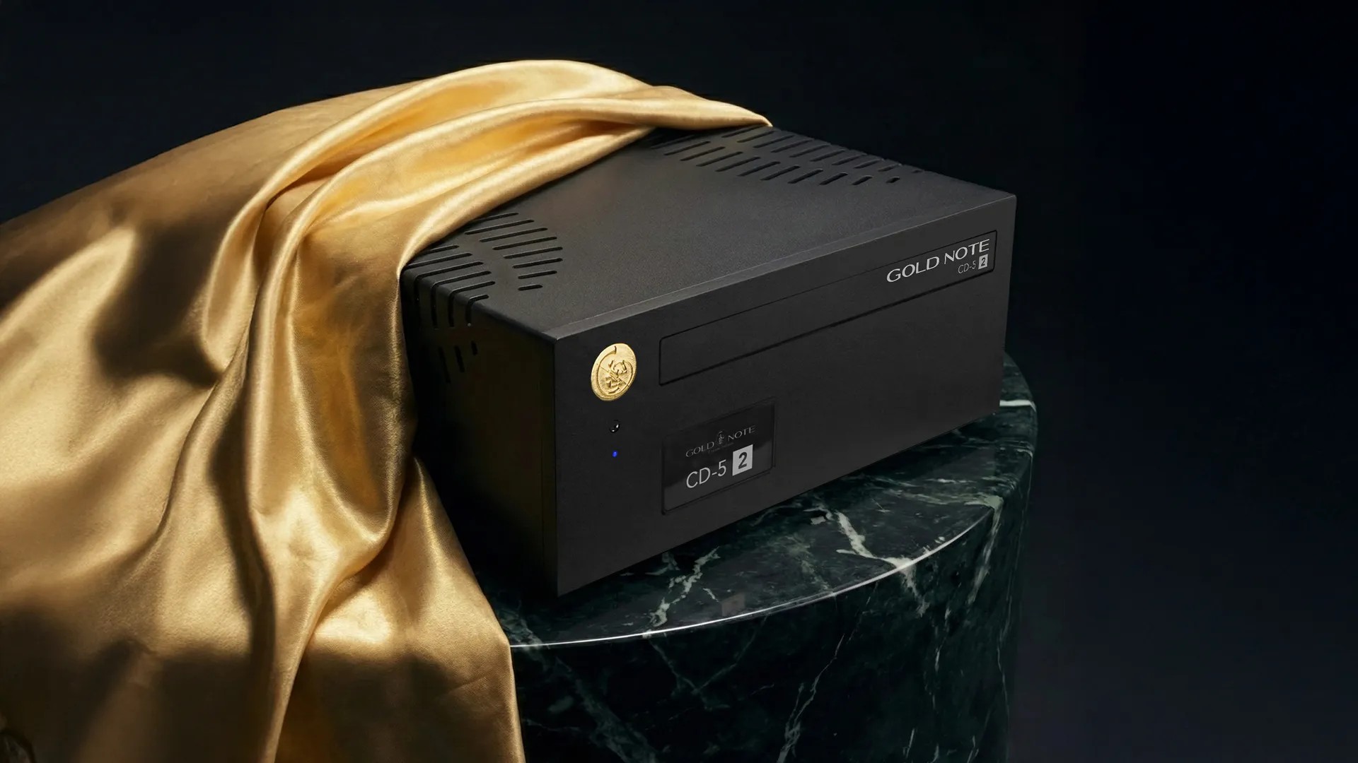 Gold Note CD-5.2 – lettore CD audiofilo Serie 5.2 in finitura alluminio nero anodizzato, vista frontale