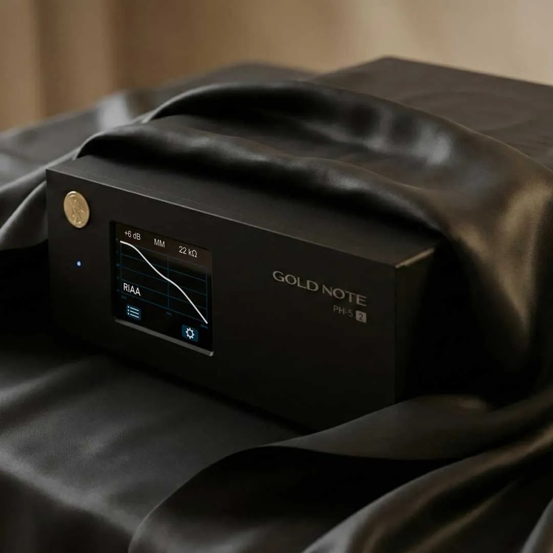 Gold Note PH-5.2 – pannello posteriore con ingresso RCA, uscite XLR e RCA, ingresso PSU esterno