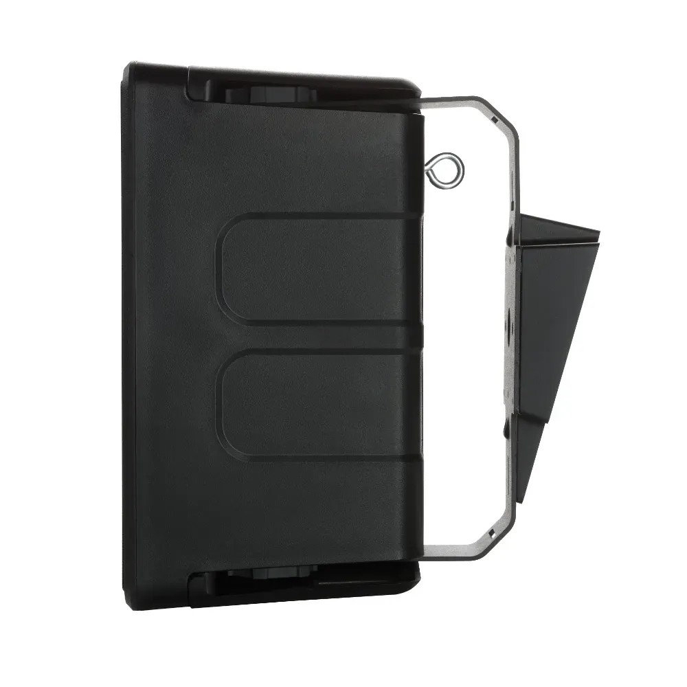 Monitor Audio Climate 60 – installazione angolare con wedge 15° su pilastro esterno, finitura nera verniciabile