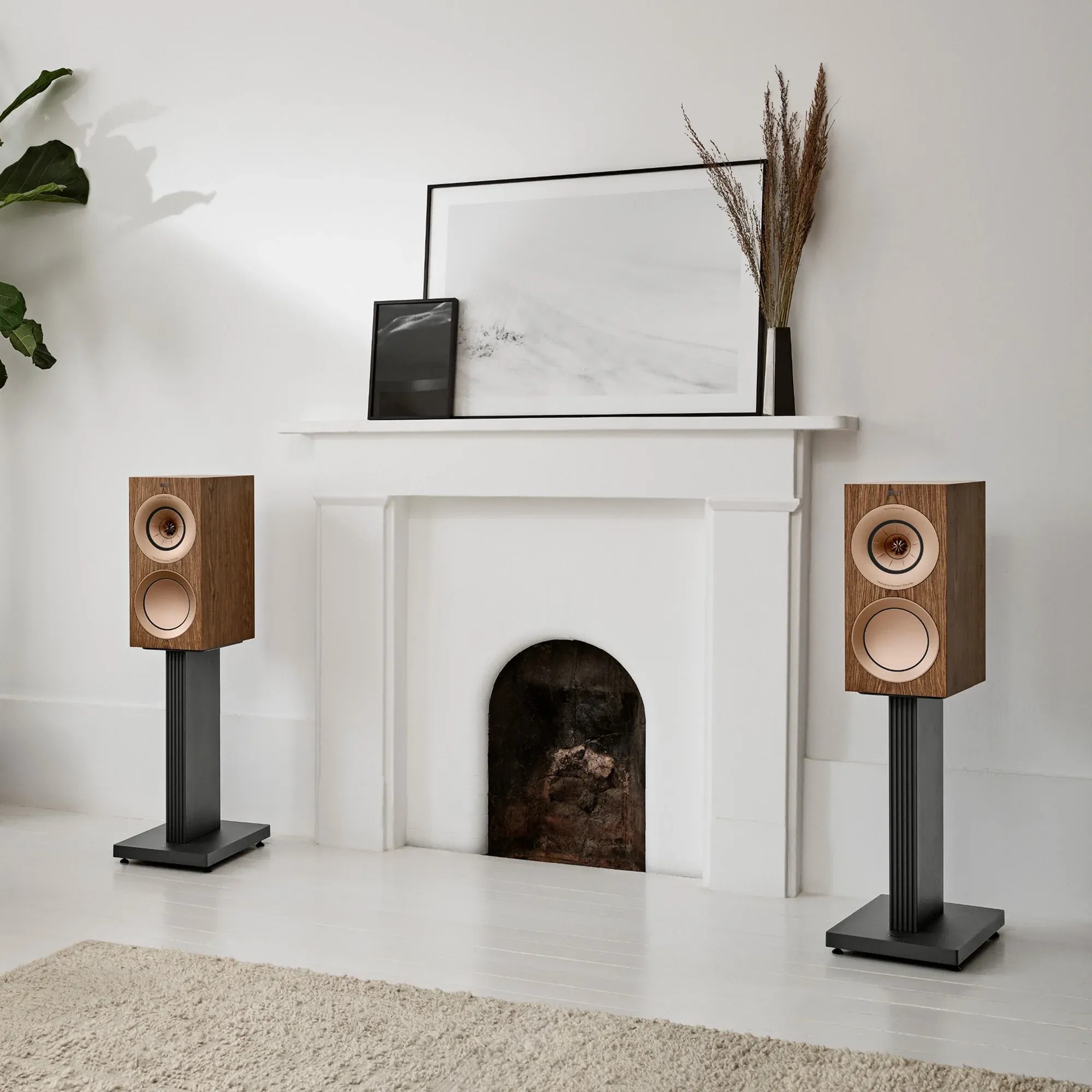 KEF R3 Meta – pannello posteriore con doppi terminali bi-wire, porta reflex flessibile e Constrained Layer Damping