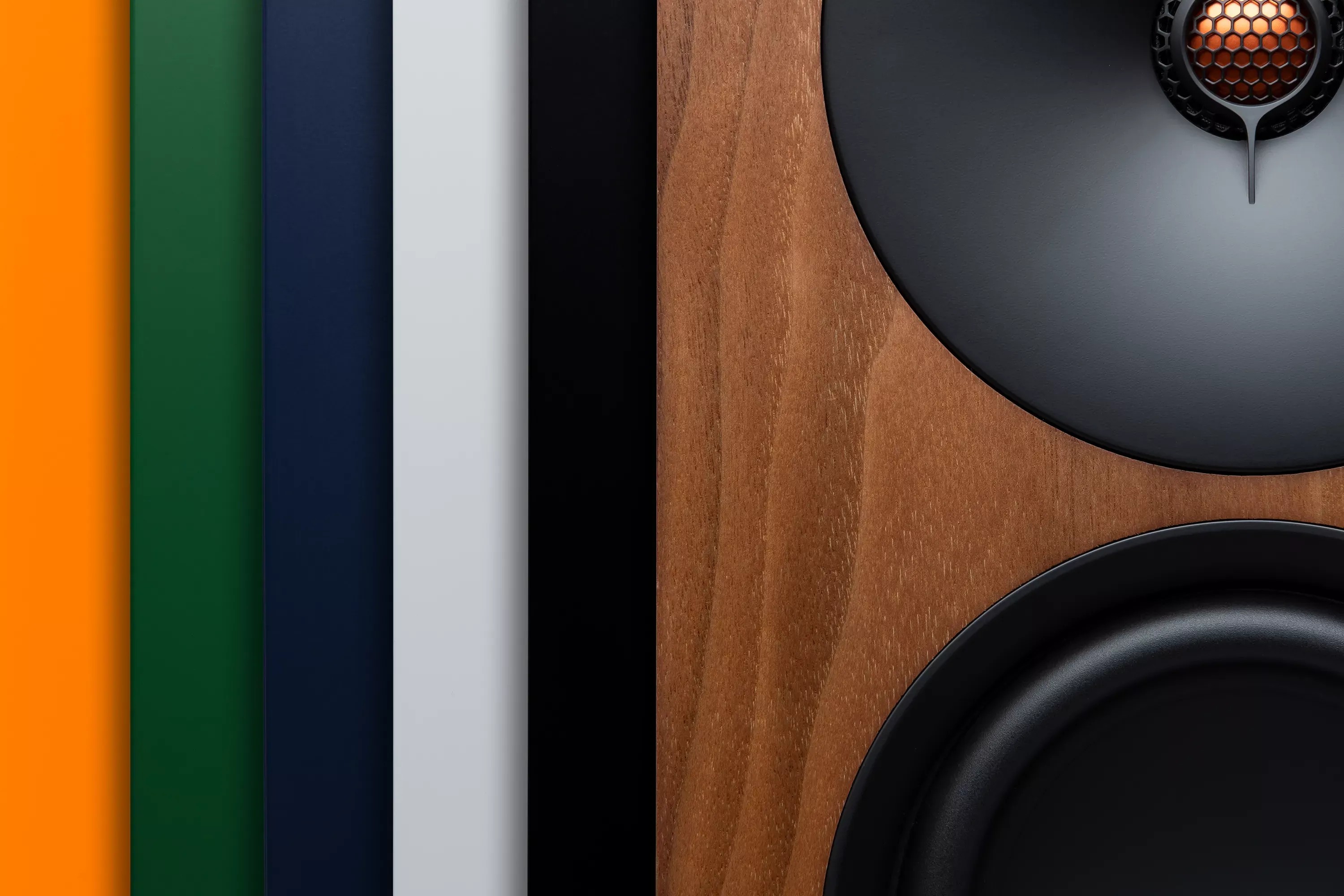 Cambridge Audio L/R M – coppia diffusori attivi, design Ged Martin base flottante LED ambientali, tweeter Torus 28mm e woofer 4 pollici