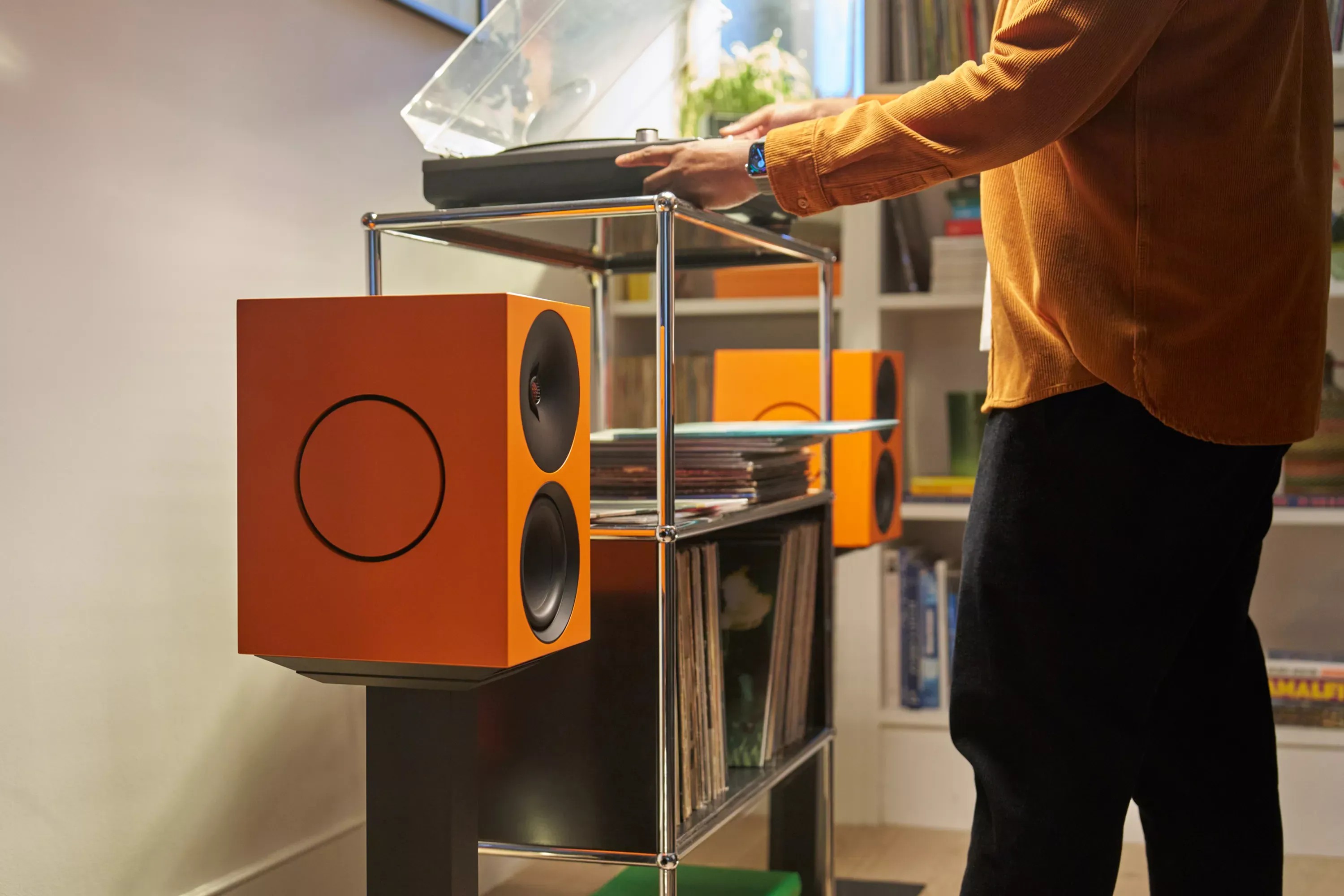 Cambridge Audio L/R X – coppia diffusori attivi top di gamma, woofer 5 pollici frontale e down-firing, base flottante LED ambientali, finitura nera