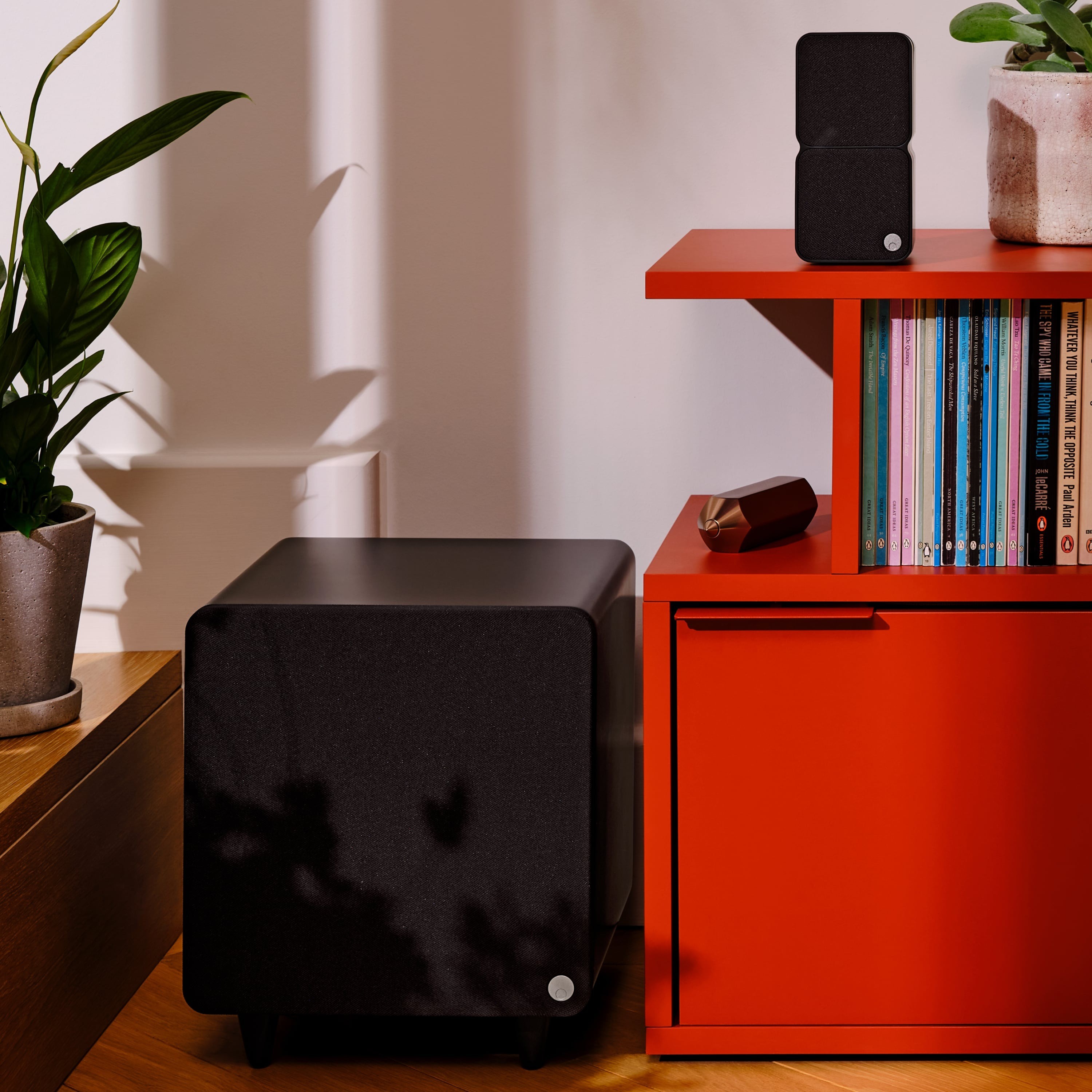 Cambridge Audio MSX Sub 300 – sistema home cinema 5.1 con MSX20 satellite, posizionamento flessibile in angolo stanza