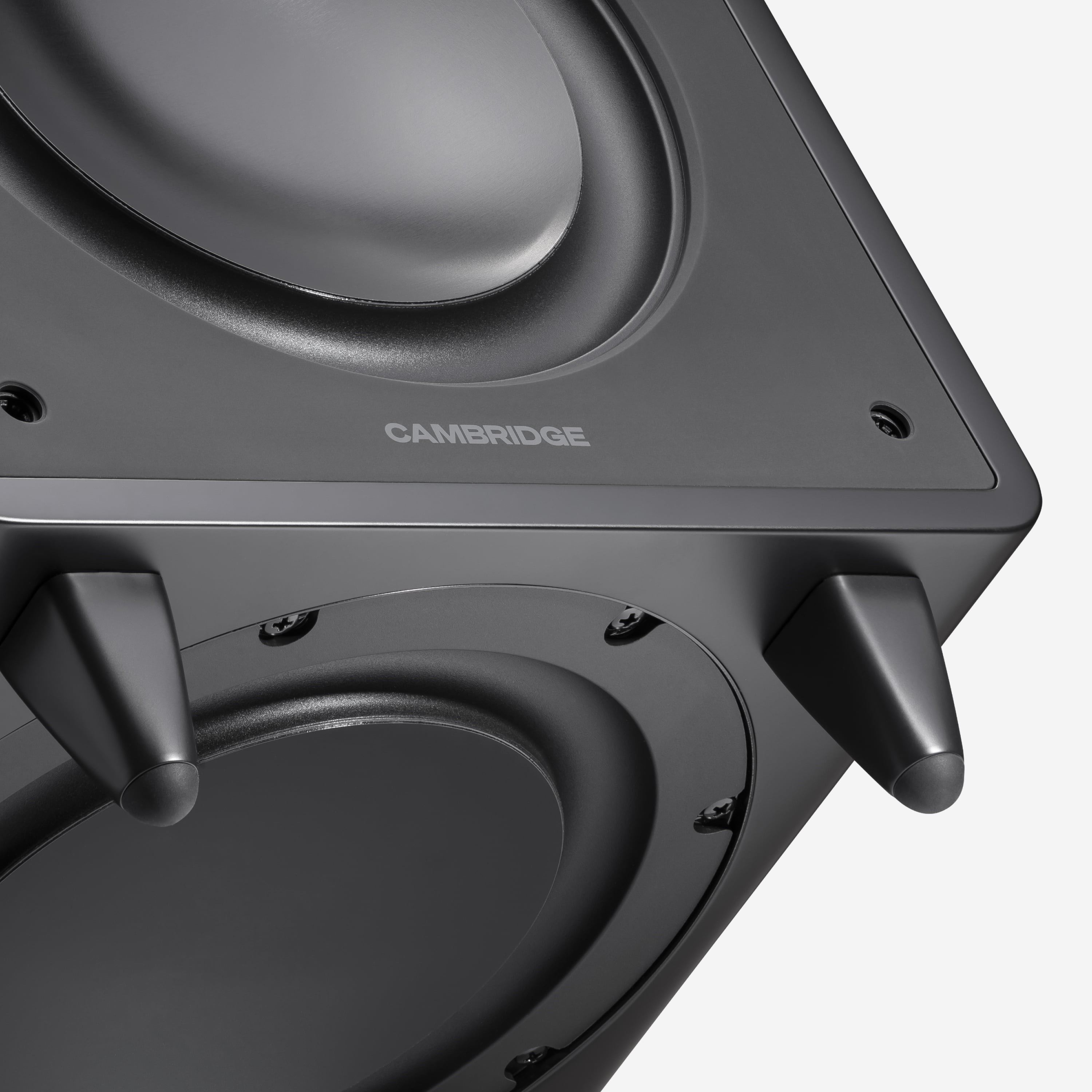 Cambridge Audio MSX Sub 300 – confronto dimensionale con MSX Sub 200: woofer 8 pollici vs 6.5 pollici, cabinet leggermente più grande