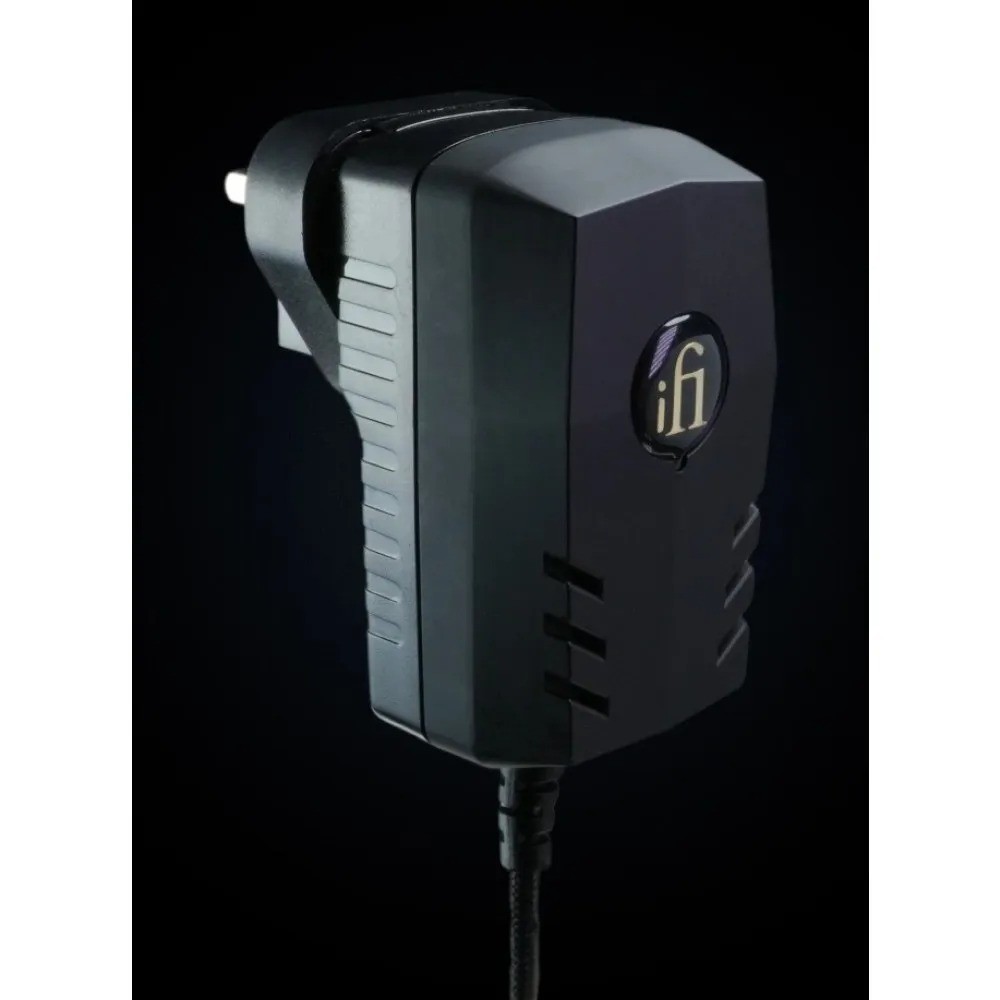 iFi iPower2 – confronto versioni: 5V con pigtail USB-C e USB-micro inclusi, 9V 12V 15V con 5 adattatori barrel e reverse polarity