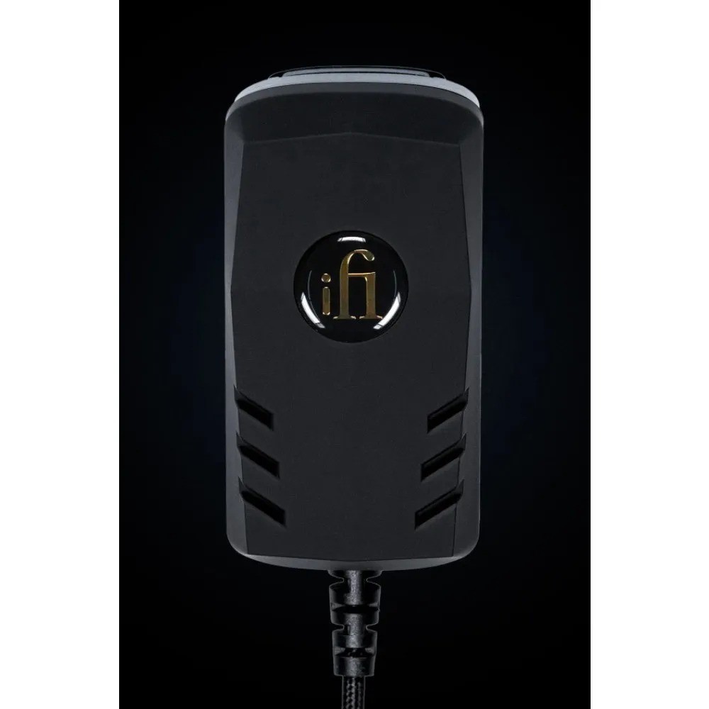 iFi iPower2 – installato come alimentatore DAC headphone amp phono stage streamer, cavo più spesso rispetto all'originale stock