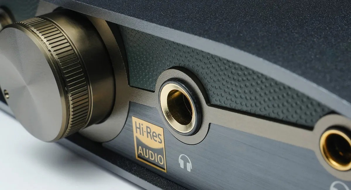 iFi ZEN DAC 3 – DAC amplificatore cuffie desktop Burr-Brown, chassis grigio bronzo, 6.3mm e 4.4mm bilanciato frontali, manopola volume, XBass PowerMatch
