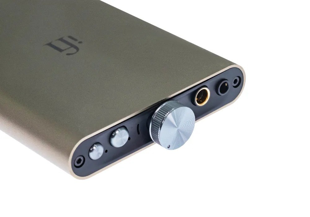 iFi hip-dac 3 – DAC portatile Titanium Shadow, 102×70×14mm, 2 porte USB-C separate (data+charge), iEMatch sul fondo, 4.4mm e 3.5mm frontali