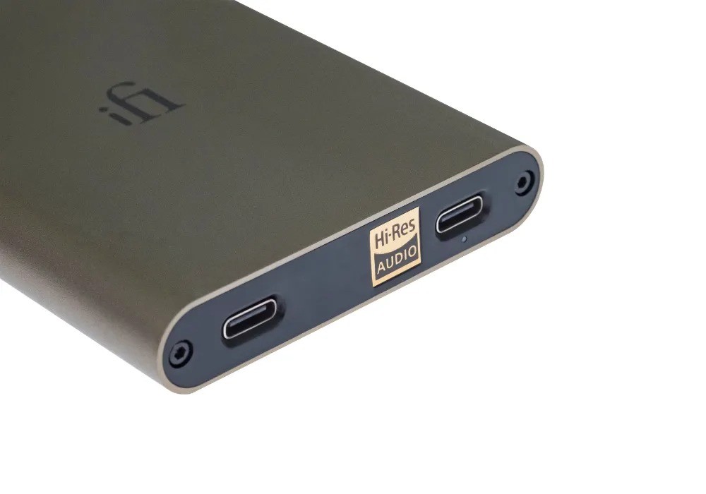 iFi hip-dac 3 – switch iEMatch sul retro per IEM sensibili, batteria 2200mAh 12 ore, ricarica e ascolto simultaneo con 2 porte USB-C separate