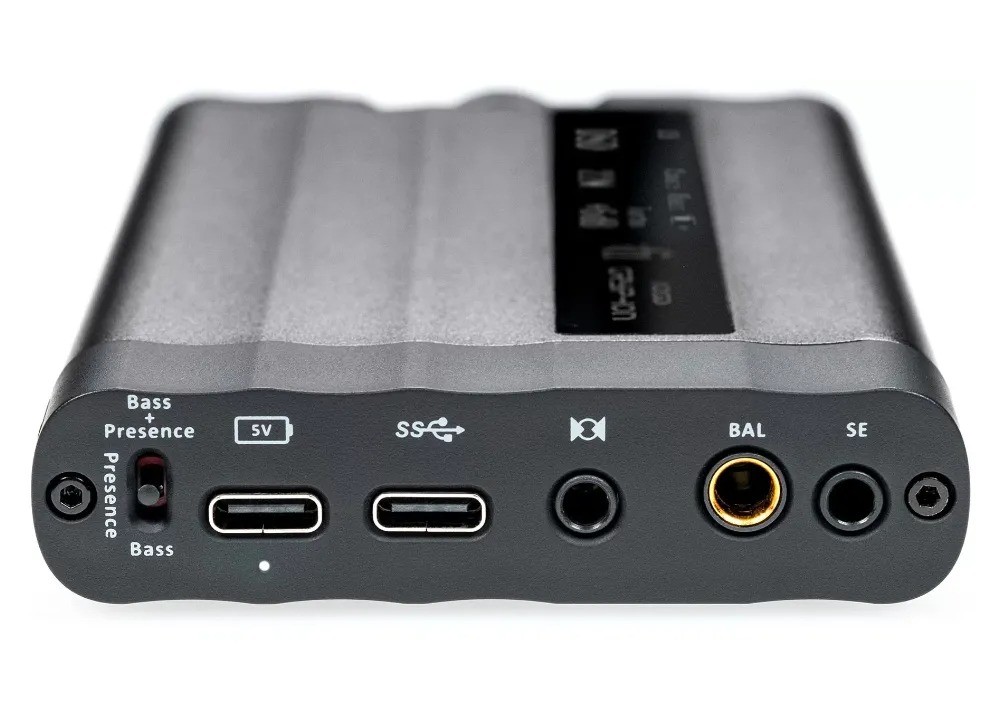 iFi xDSD Gryphon – chassis gunmetal 122×76×18mm, display OLED SilentLine, manopola Power/Volume/Menu, ingressi BT e USB-C e coassiale, 4.4mm e 3.5mm