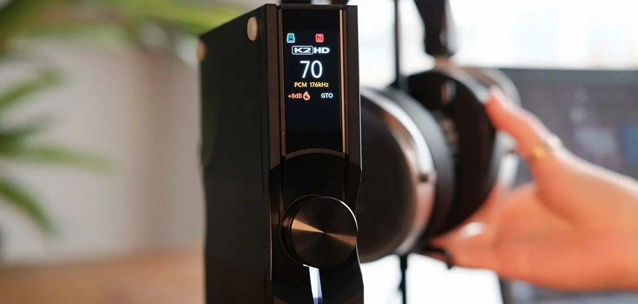 iFi NEO iDSD 3 – DAC amplificatore desktop Obsidian Black, display TFT 2 pollici rotante, manopola volume, uscite frontali 4.4mm e 3.5mm, chassis alluminio matte