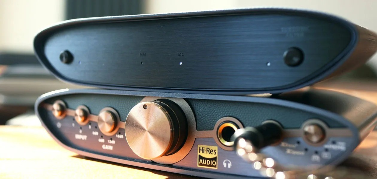 iFi ZEN Air Phono 2 – preamplificatore phono MM/MC compatto, chassis ZEN Air, ingresso MM e MC RCA, massa GND, uscita RCA, alimentatore incluso