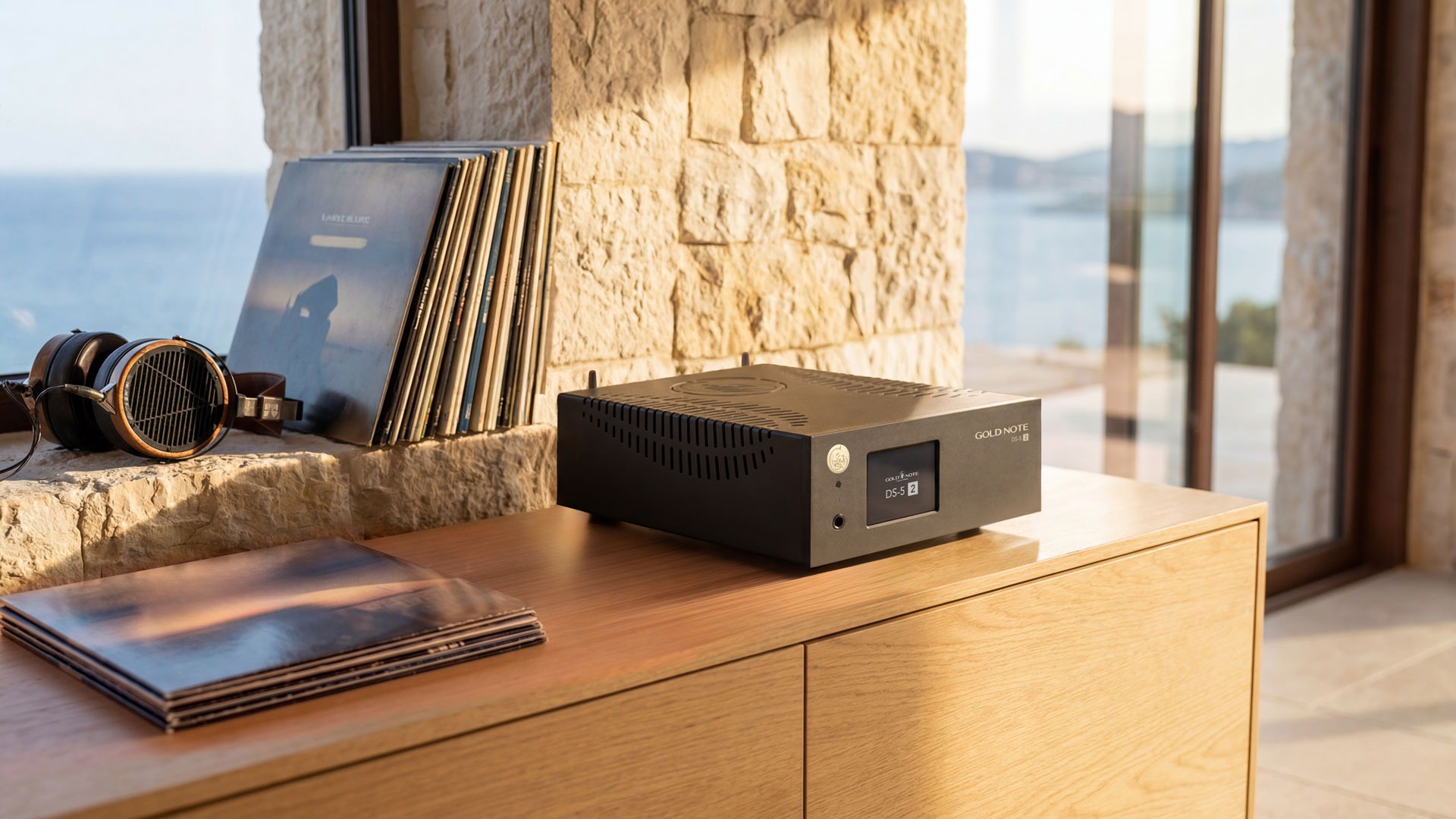Gold Note DS-5.2 – streamer DAC fully balanced Serie 5.2, telaio alluminio anodizzato nero 200mm, display touchscreen 3 pollici a colori, uscite XLR e RCA, Made in Italy Firenze