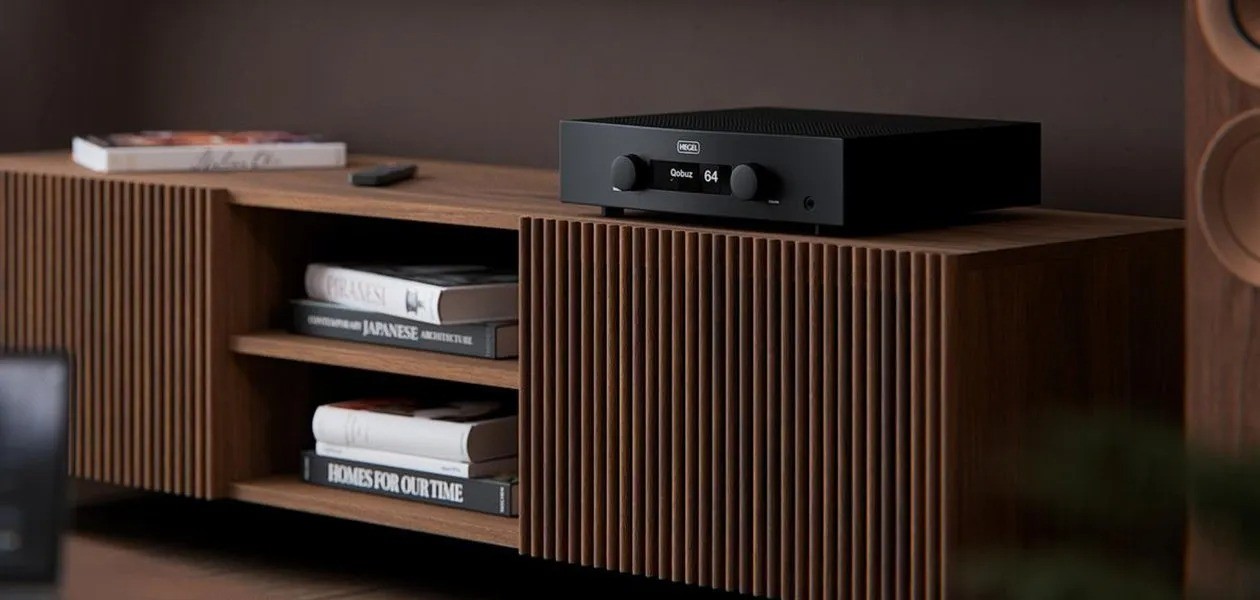 Hegel H200 – amplificatore integrato con DAC e streaming, finitura Black, pannello frontale con display, manopola volume, ingressi XLR e RCA, disponibile anche in White