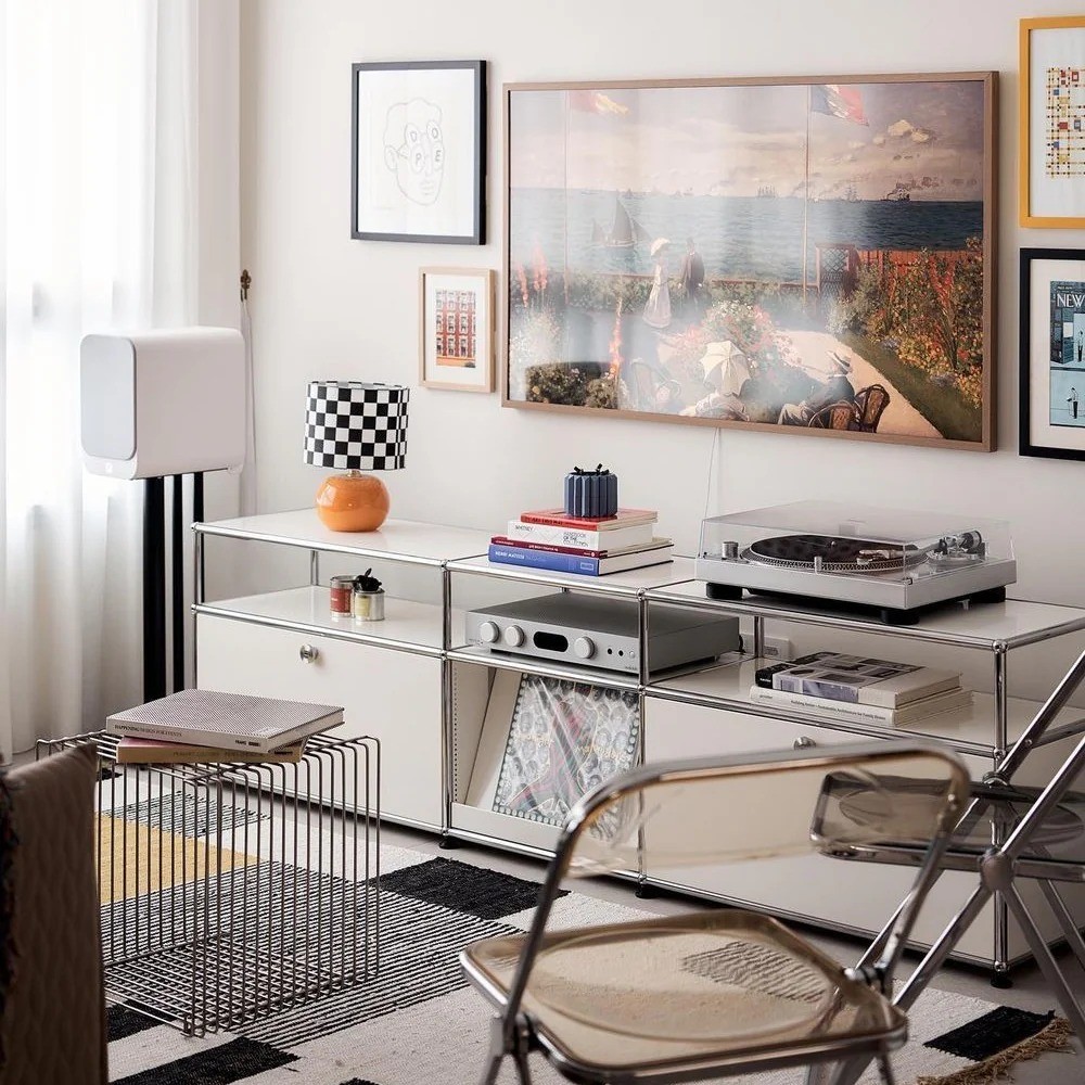 Audiolab 6000A MKII in finitura Silver, vista frontale con display, selettore ingressi, uscita cuffie 6,35mm