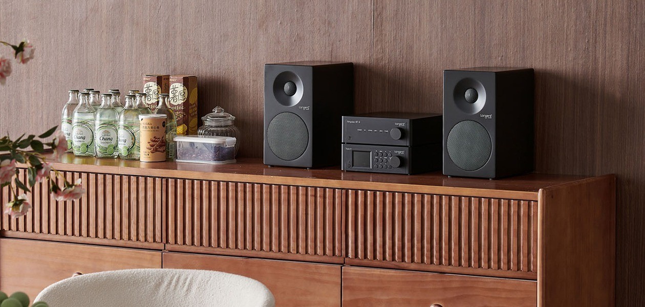 Tangent Tuner III – sintonizzatore hi-fi compatto, finitura satin black, display frontale, antenna F-connector, chassis 200x65x200mm