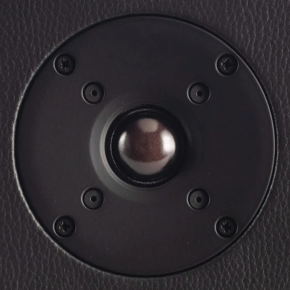 Opera Grand Mezza v2 – dettaglio tweeter 26mm a cupola morbida, struttura magnetica rinforzata