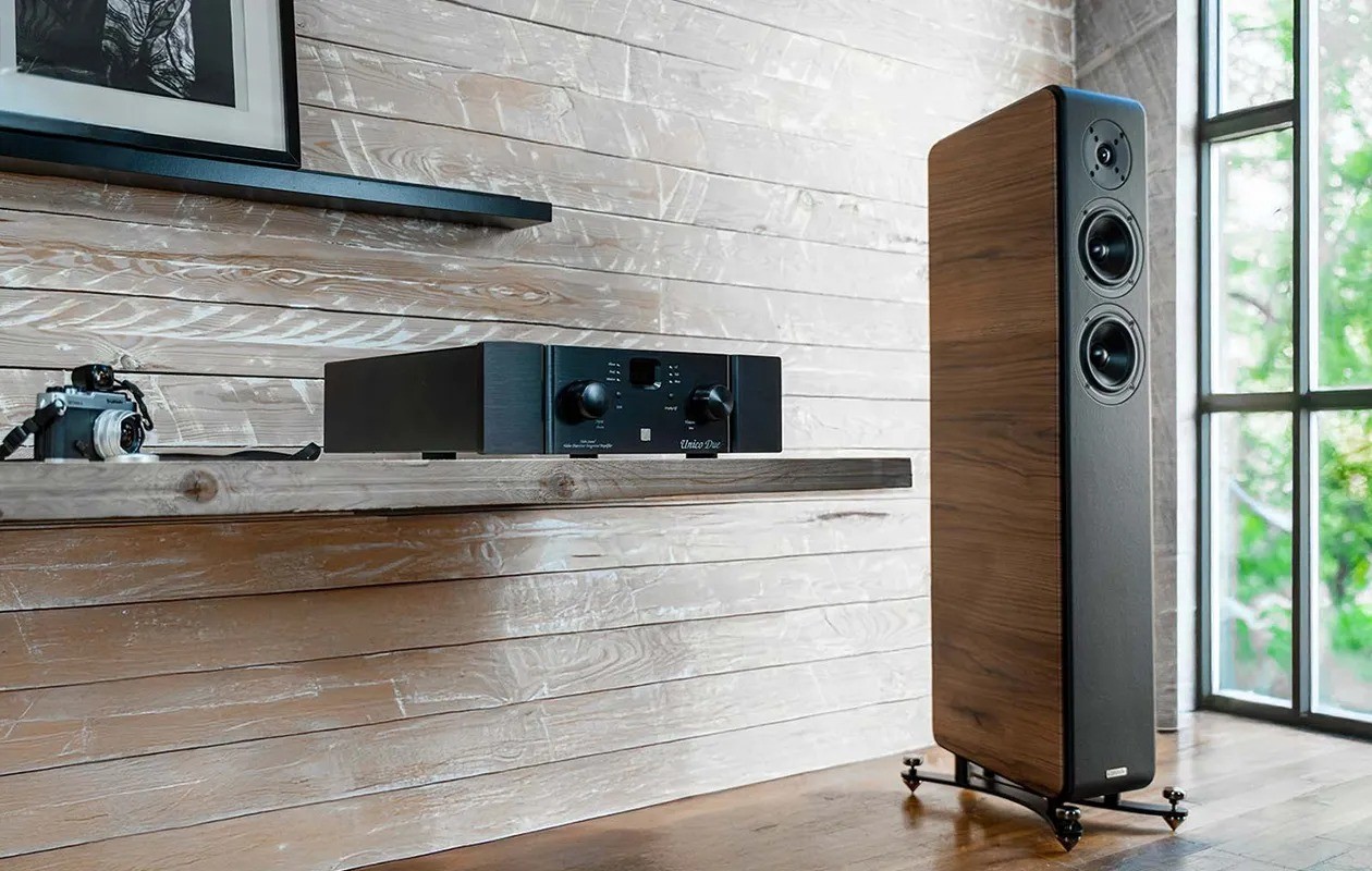 Opera Grand Mezza v2 – diffusori da pavimento hi-fi, linea Classica, finitura Rosewood, cabinet snello ed elegante